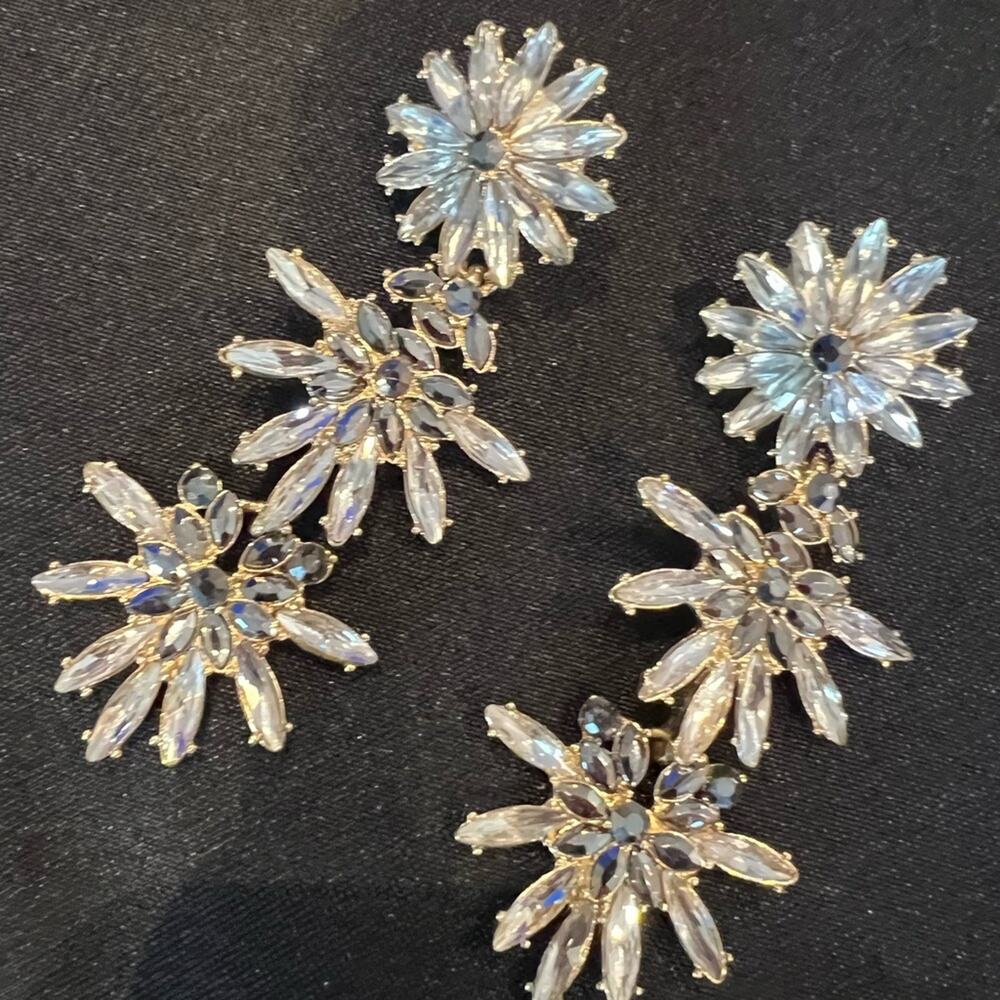 Rhinestone earring NWT - Picture 3 of 3